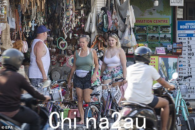 巴厘岛的澳大利亚游客在一个家庭讲述了骑摩托车的蒙面窃贼如何试图偷窃后,处于高度戒备状态。图为:巴厘岛游客的库存照片
