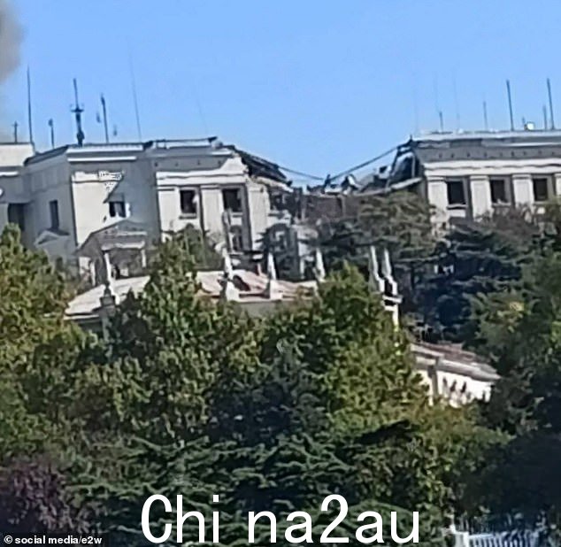 视频片段显示建筑物被摧毁