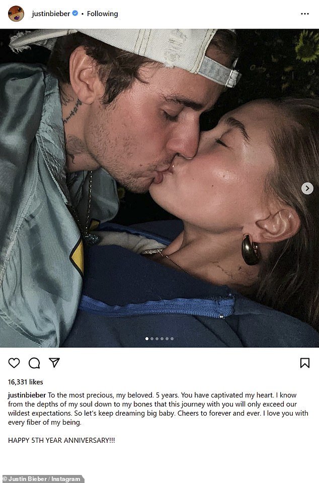 Heartfelt:为了纪念这一里程碑,这位 29 岁的小热门制作人向他的“挚爱”Hailey 写下了衷心的敬意