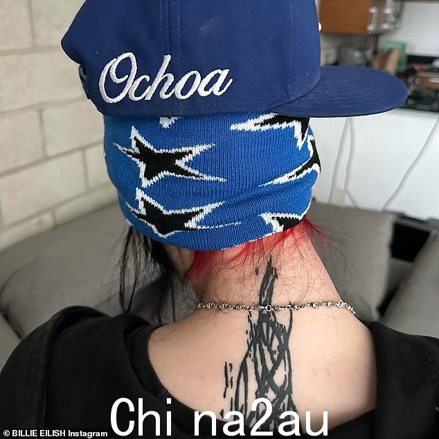 新墨水:比莉·艾利什 (Billie Eilish) 在亚特兰大结束她的大型快乐比以往任何时候世界巡演几天后,通过在背部纹上一个看似巨大的新纹身来庆祝