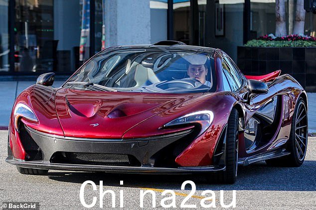 你的钱从哪里来?布鲁克林父母的净资产合计为 3.8 亿英镑,妻子尼古拉的净资产为 4200 万英镑。佩尔茨家族拥有 13 亿英镑的财富