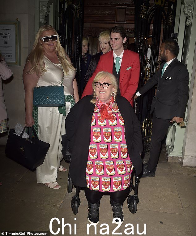 尽情购物:Gemma 和她的母亲 Joan 一起前往伦敦,在前往 Fortnum and Mason 和 Selfridges 之前先去 The Dorchester 吃午餐