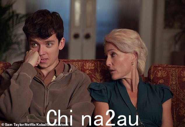 人才:领衔主演阿萨·巴特菲尔德 (Asa Butterfield) 在获得奥蒂斯·米尔本 (Otis Milburn) 角色的几年前就已经开创了童星生涯,吉莲·安德森 (Gillian Anderson) 在银幕上扮演他的母亲
