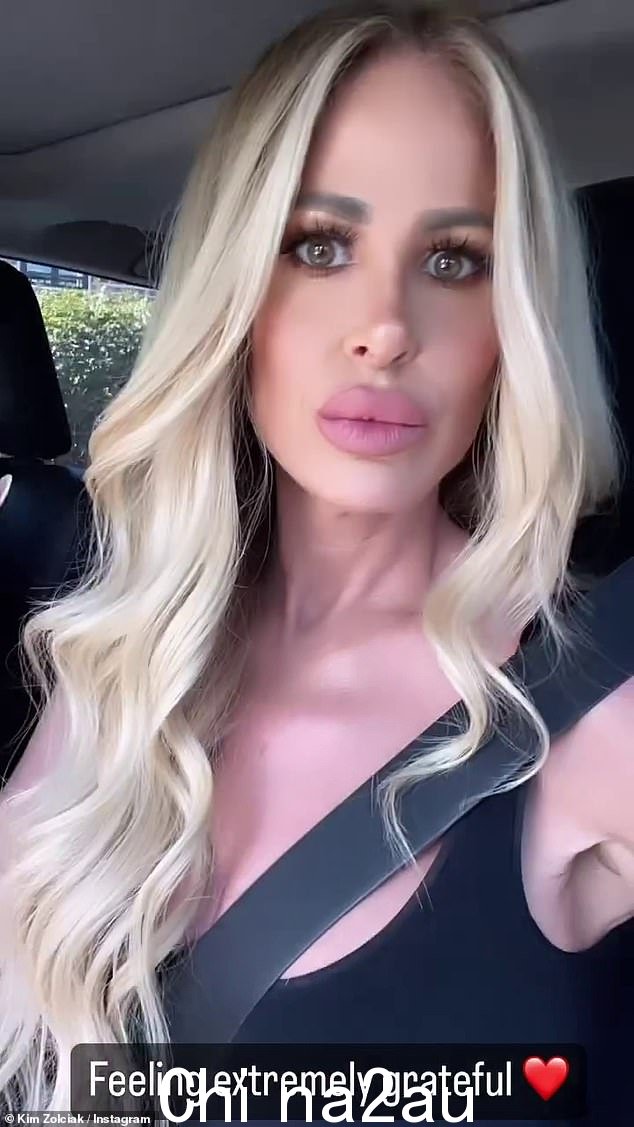 最新:Kim Zolciak 周末前出现在 Instagram 上,与她的 340 万粉丝分享了新的故事帖子