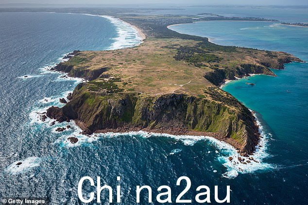 菲利普岛(如图)曾是好莱坞明星克里斯·海姆斯沃斯和利亚姆·海姆斯沃斯及其父母在搬到拜伦湾之前的住所,巴斯海岸郡议会最近为价值 85 美元的项目开绿灯,引起了人们的关注。百万海滨酒店项目