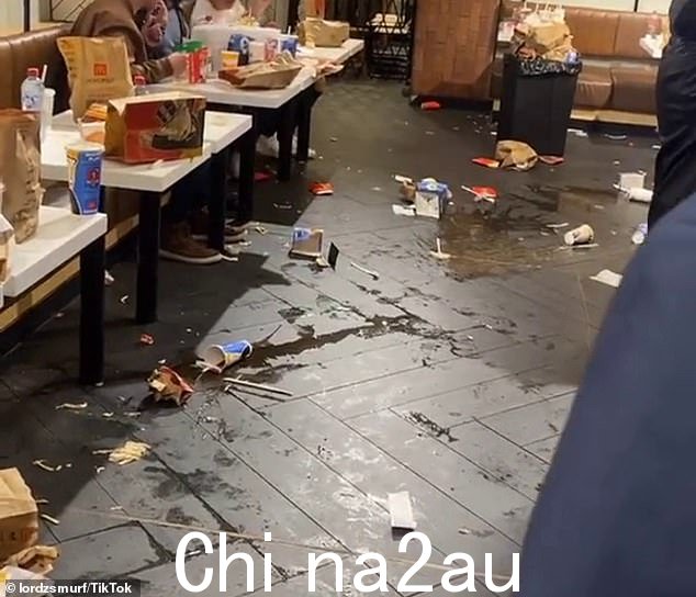 事件发生前,麦当劳食客因在墨尔本 Bourke Street 的一个场所制造混乱而受到猛烈抨击