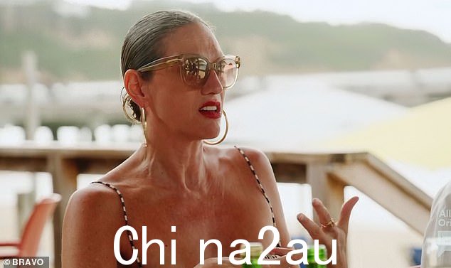 团体旅行:珍娜·莱昂斯 (Jenna Lyons) 表示,在周日的 Bravo 节目《纽约市真正的家庭主妇》节目中,她觉得自己在名声鼎盛时无法外出