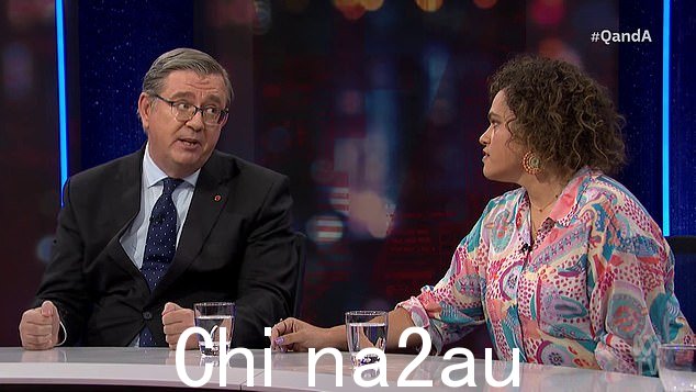 当左翼激进组织 GetUp! 的首席执行官拉里萨·鲍德温-罗伯茨 (Larissa Baldwin-Roberts)(右)因自由党参议员保罗·斯卡尔 (Paul Scarr)(左)比较原住民而感到冒犯时,ABC 问答节目中的争吵升级。与已解散的原住民和托雷斯海峡岛民委员会 (ATSIC) 一起向议会发声。” class=