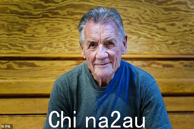 Candid:现在在《广播时报》的一次新采访中,迈克尔表示他仍然有动力“做我喜欢的事情”,并且仍然感觉能够“站起来走向世界”” class=