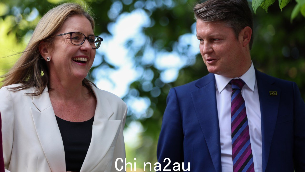 艾伦女士将成为继琼·基纳(Joan Kirner)之后维多利亚历史上第二位女总理。图片:Asanka Ratnayake/Getty图像”尺寸=“150px”src=“https://content.api.news/v3/images/bin/eceb22eb1e23ddfd4f38d377f8a01bb8”加载=“惰性”/><figcaption class=“media-caption g_font-body-s”>艾伦女士将成为继琼·基纳之后维多利亚历史上第二位女总理。图片:Asanka Ratnayake/Getty Images</figcaption><p>当天早些时候,安德鲁斯先生占主导地位的左翼派系正式选举艾伦女士为其党魁提名人。</p><p>不久之后,右翼派系一致通过支持本·卡罗尔(Ben Carroll)在党团会议室内进行一场潜在的摊牌。</p><p>但在会面近1.5小时后,卡罗尔先生退出了竞选,让艾伦女士没有受到反对。</p><p>他当时就是他自己党的副领导地位无可争议。 </p><img class=
