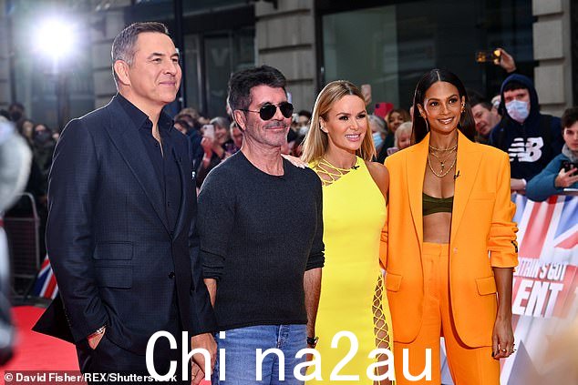 大卫·威廉斯 (David Walliams)、西蒙·考威尔 (Simon Cowell)、阿曼达·霍顿 (Amanda Holden) 和阿莱莎·迪克森 (Alesha Dixon)。《每日邮报》透露,独立电视台 (ITV) 选秀大赛的制作公司弗里曼特尔 (Fremantle) 的负责人将反击这位明星 -这场争吵可能最终会告上法庭 - 在他坚称他的麦克风外言论是“私人谈话”的一部分之后” class=