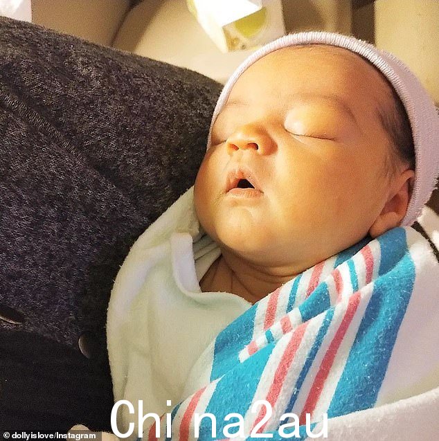 这位真人秀明星在 Instagram 上宣布了女儿的出生,并透露了她的全名 - Wes Led Zeplin