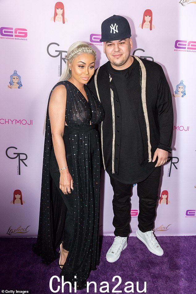 Ex:2016年,她开始公开与前未婚夫罗布·卡戴珊(Rob Kardashian)约会,罗布·卡戴珊是她六岁女儿 Dream 的父亲;见于 2016 年
