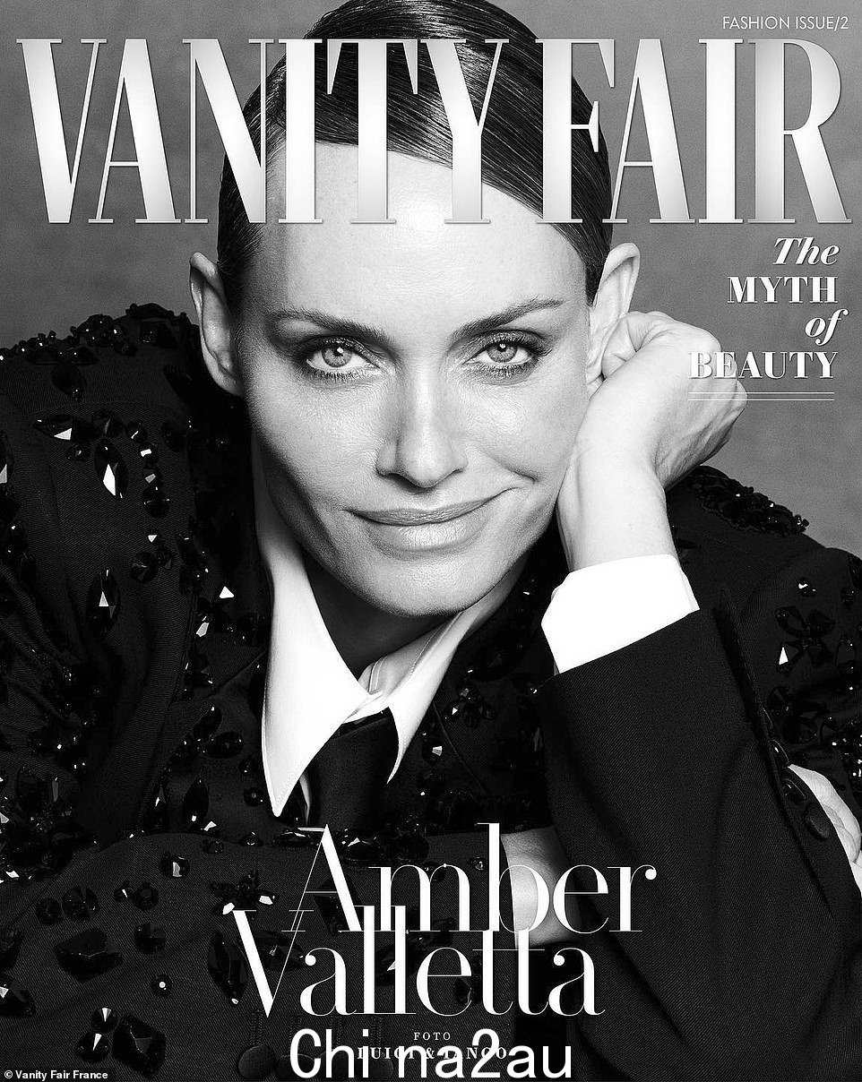 Smize:Amber Valletta 在镜头前展示了她的模特实力