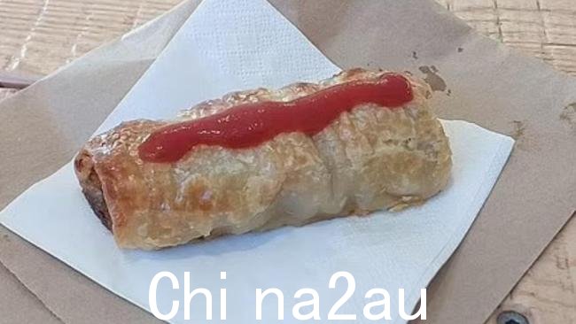 一位顾客在 Reddit 上发布了一个令人失望的“收缩通货膨胀”示例,分享了一张价值 9 美元的较小香肠卷的图片。图片:Reddit