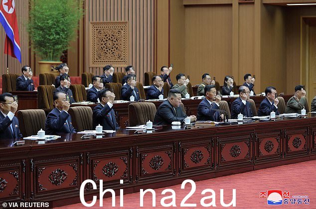 正是在这次会议期间,金正恩和他的亲信将朝鲜作为核国家的地位写入了宪法