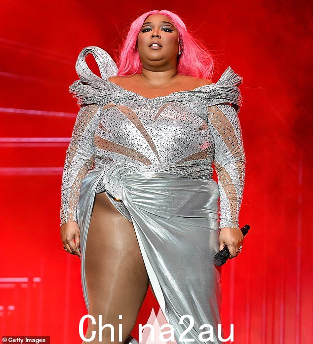 还有传言说 Lizzo 曾在竞争,但因她最近的丑闻而被放弃