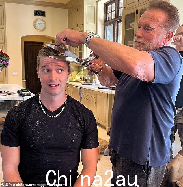 哈哈:阿尼还回忆起儿子帕特里克在整理床铺失败后将他的床垫从阳台上扔下来的事件