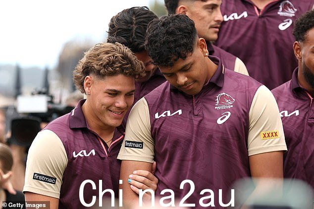 Reece Walsh 和 Selwyn Cobbo 在 NRL 球迷节上分享了野马队后卫视频拍摄前的一刻