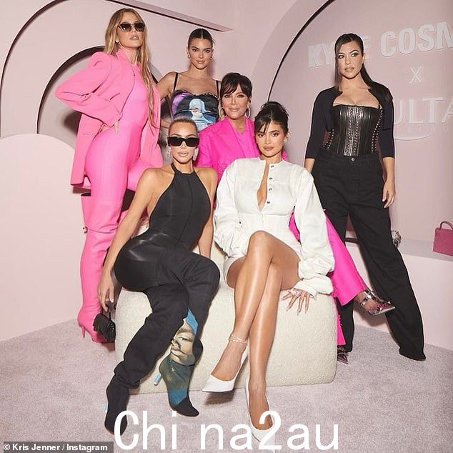 群聊:Kim 告诉 Kourtney,她和 39 岁的 Khloe¿ 姐妹、27 岁的 Kendall 和 26 岁的 Kylie 都在标记为“不是 Kourtney”的群聊中讨论过这个问题