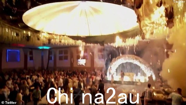 周二晚上,伊拉克北部尼尼微省卡拉克斯婚礼场地屋顶起火