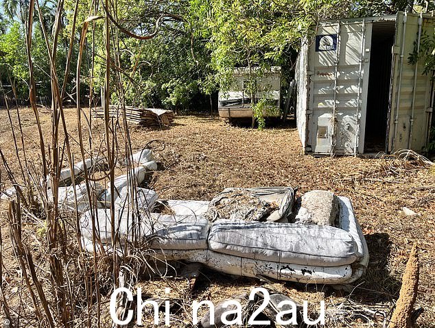 如图:他在 2020 年至 2022 年间强奸、折磨和谋杀狗的集装箱