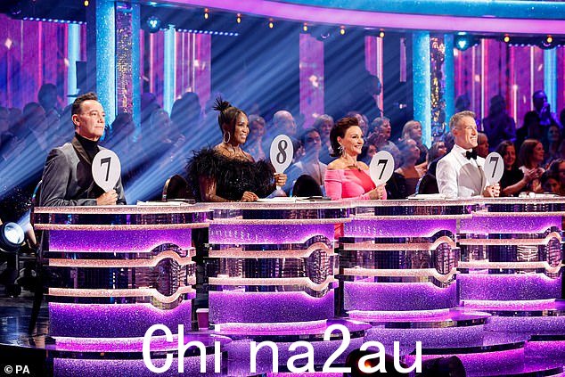 Professionals:Shirley 每周末都会回归 BBC One,与(从左到右)Craig Revel Horwood、Motsi Mabuse 和 Anton Du Beke 一起对《舞动奇迹》进行评判