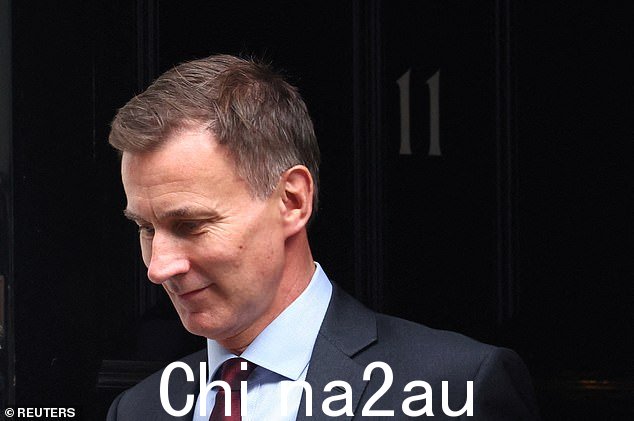 财政大臣将在曼彻斯特举行的保守党会议上发表主题演讲,宣布明年 4 月全国生活工资将升至每小时 11 英镑以上