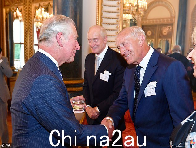 Dance 和 Len Goodman 于 2018 年在伦敦白金汉宫举行的 Age UK 招待会上会见查尔斯国王