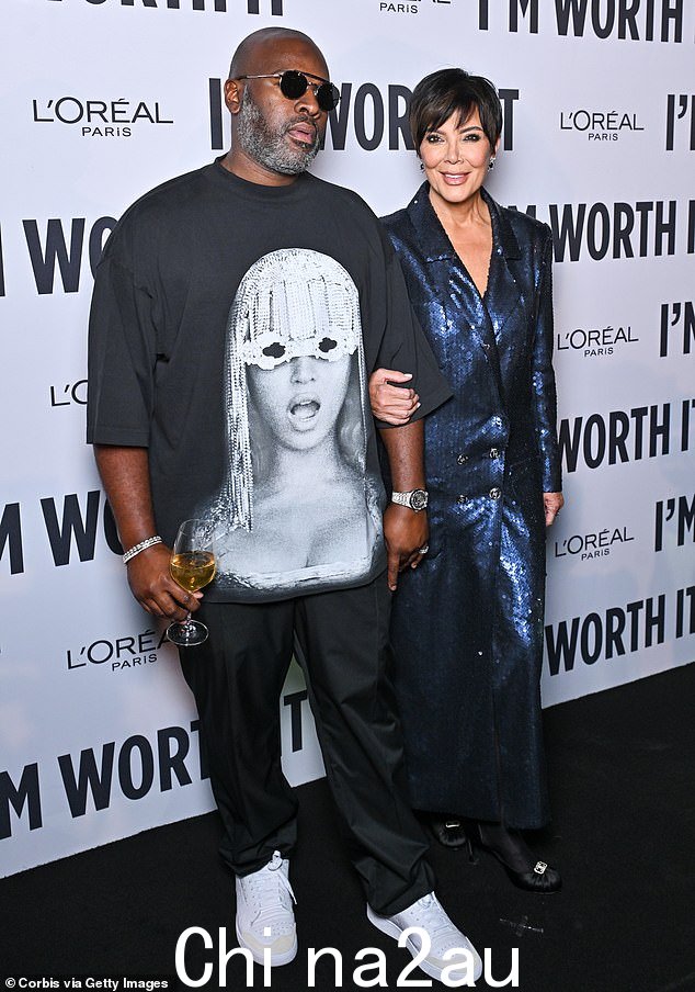 支持:Kris jenner 与男友 Corey Gamble 一起支持女儿 Kendall