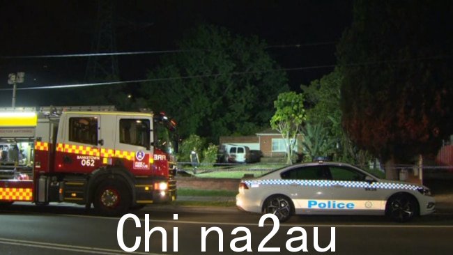 周日晚上 7 点左右，接到小火的报告后，紧急服务人员接到通知前往 Bankstown 的家中。图片：九个