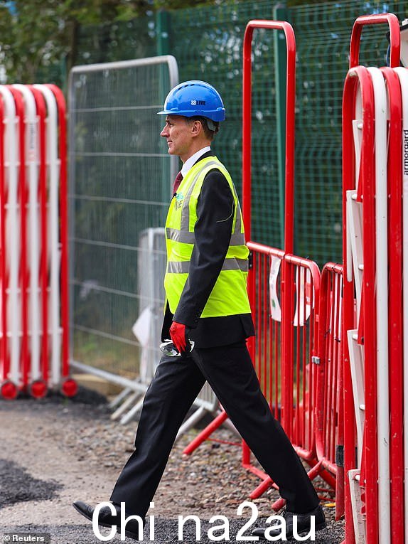 英国财政大臣杰里米·亨特参观Co-op Live室内建筑工地2023 年 10 月 2 日,英国曼彻斯特,英国保守党年度会议期间的娱乐舞台。 REUTERS/Toby Melville/Pool