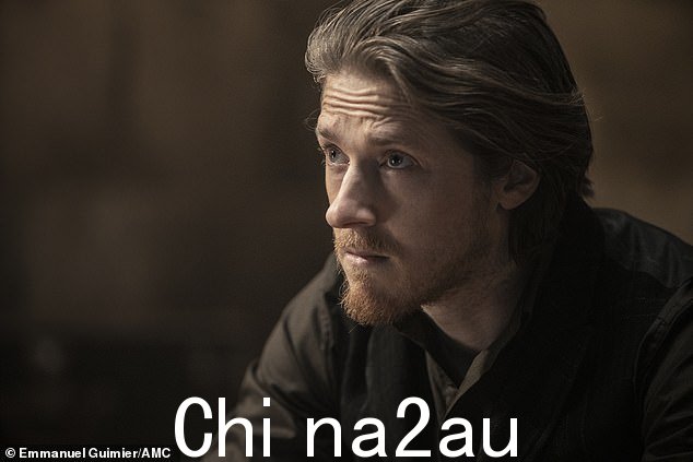 谈论条款:Quinn 在他的 Demimonde 俱乐部与 Genet 和 Codron 讨论了捕获达里尔的条款