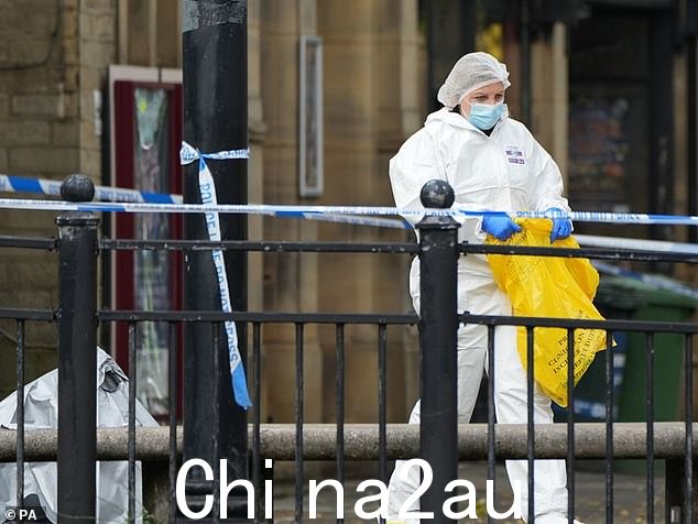 哈利法克斯商业街维多利亚剧院外发生袭击事件后,三名男子受刀伤,被送往医院