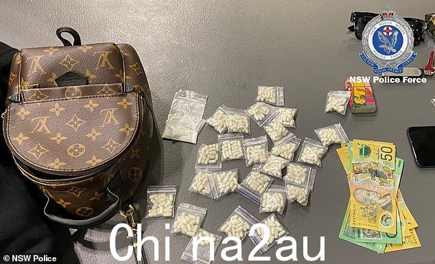 如图:据称官员在周末节日期间查获的毒品