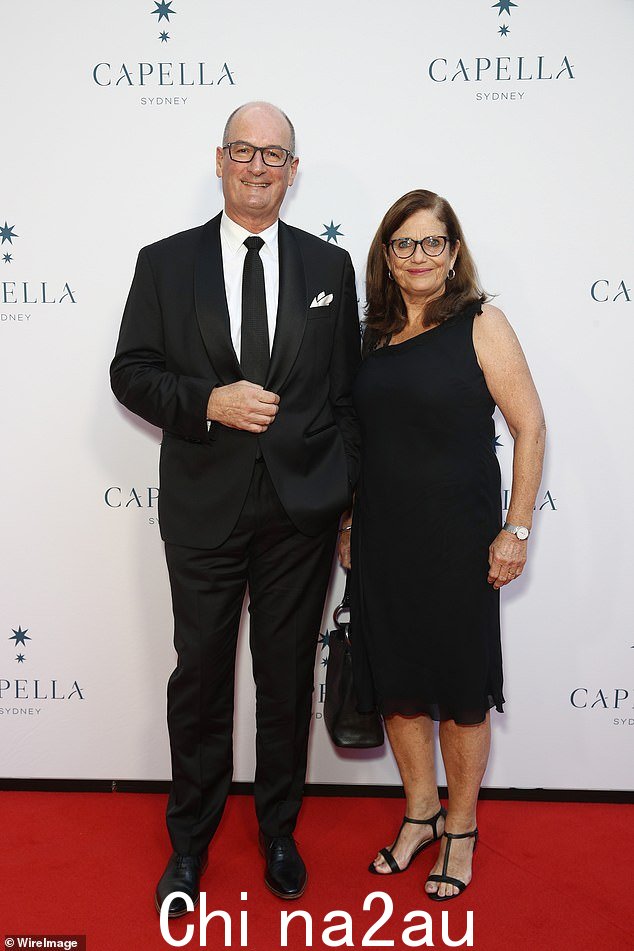 货币专家 David Koch(与妻子 Libby 合影)警告澳大利亚人,如果通胀未能缓和,他们可能会在墨尔本杯日再次加息