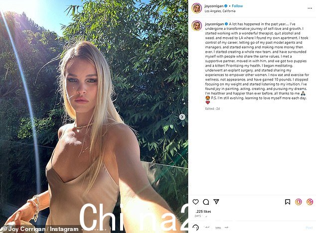 她的笔记:这位美女分享了一篇长篇笔记,讲述了搬家是更大的生活改变的一部分,其中包括搬到洛杉矶、接受治疗、冥想以及放弃大麻和酒精