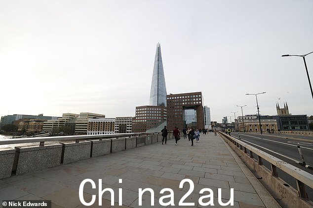 今早 9 点左右,阿斯莱夫 (Aslef) 火车罢工,伦敦桥空无一人