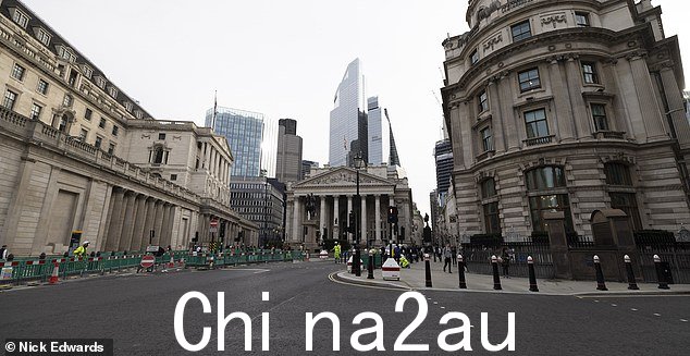 今天早高峰时段伦敦金融城英格兰银行的空荡荡的道路