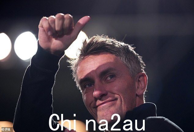 Happy: 伊普斯维奇镇经理 Kieran McKenna(如图)表示,希兰在更衣室里的‘唱歌’是‘每个人都可以享受的时刻’