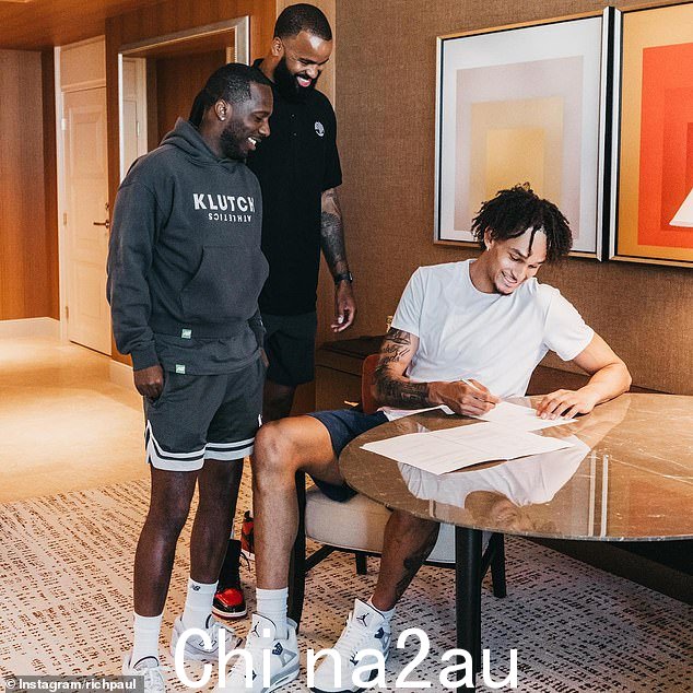 保罗的故事帮助摆脱了 NCAA 中被称为“富保罗”的规定,该规定要求经纪人拥有大学学位,但他最终没有完成这一学位