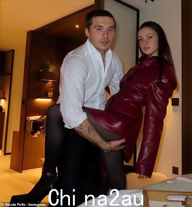 互相覆盖:另一个跨立柱紧随其后,然后是一个不修边幅的镜头摸索她的屁股,而布鲁克林坐在后台