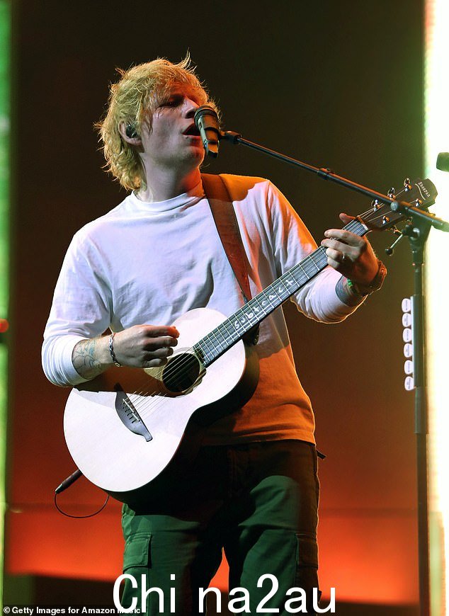 流行巨星 Ed Sheeran 以其最新专辑《Autumn Variations》登上澳大利亚 ARIA 音乐排行榜榜首 图为:Sheeran 上个月在洛杉矶表演