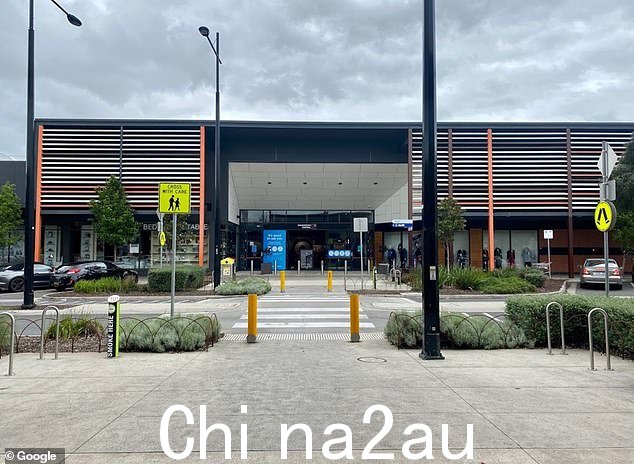 袭击发生在 Craigieburn Central 购物中心的 TimeZone 拱廊附近(如图)