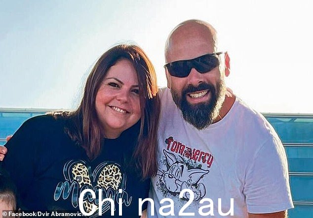 就在几周前,科恩女士输给了兄弟陈阿米尔,输给了恐怖分子特拉维夫繁忙的街道上的子弹。图为:阿米尔先生和他的妻子 Vered Assayag Amir,她称他为“民族英雄”