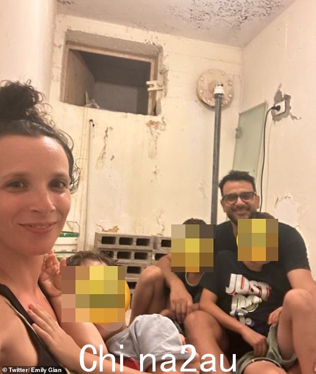墨尔本妇女 Emily Gian 和她的家人在周末的袭击中幸存下来,目前仍留在特拉维夫的防空洞中
