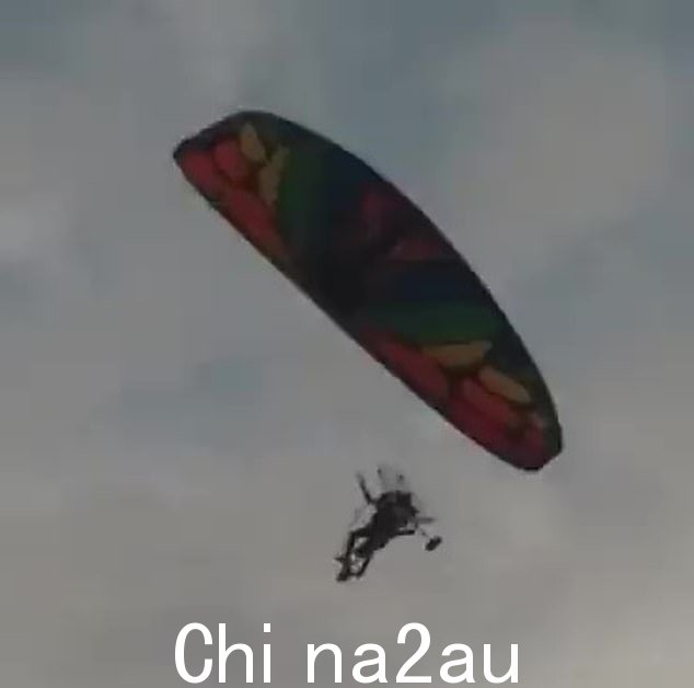 据以色列军方称,哈马斯战士通过滑翔伞飞行绕过以色列与加沙地带的边界