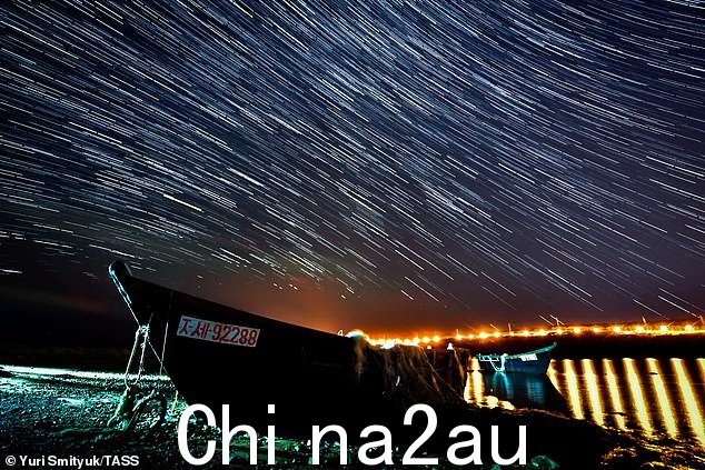 今年的流星雨从周五晚上开始就可见,但现在正处于高峰期,每小时有多达 10 颗流星划过天空。图为 2018 年俄罗斯的景象
