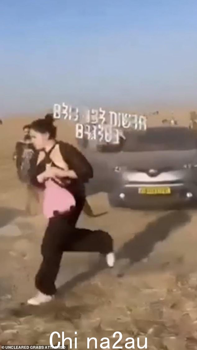 周六,加沙地带附近的基布兹雷伊姆 (Kibbutz Re'im) 附近通宵催眠音乐狂欢,参加舞蹈节的人们在恐惧中奔跑