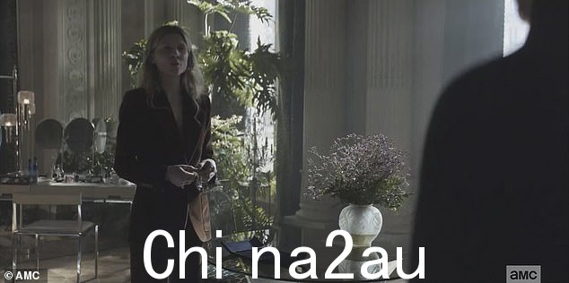 重新开始:伊萨说,“我一直在思考你所说的话。关于回到……事情过去的样子。如果你回头看,你就无法前进,”她戴上项链时说道,并添加“让我们重新开始吧”